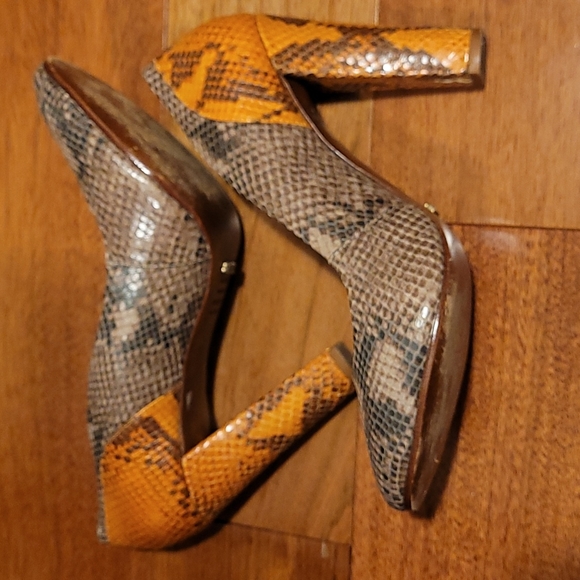 Schutz snake print block heel pumps - Picture 4 of 11
